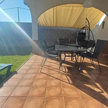 Casa Con Jardin Privado En Primera Linea De Playa شيبيونا
