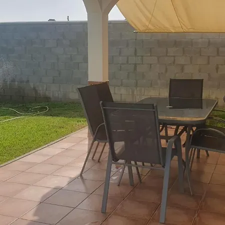 Casa Con Jardin Privado En Primera Linea De Playa بيت للعطل