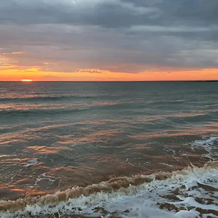 Casa Con Jardin Privado En Primera Linea De Playa Holiday home Chipiona