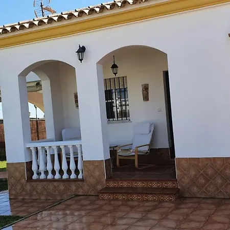 Casa Con Jardin Privado En Primera Linea De Playa Chipiona